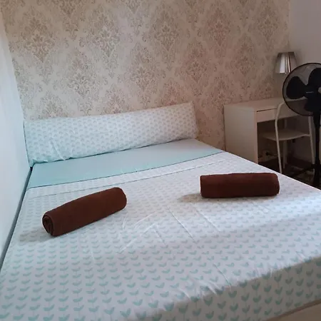 Lleida 4 Bed & Breakfast *